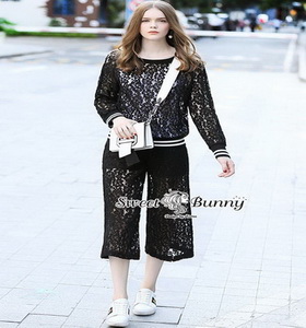 เสื้อพร้อมกางเกงผ้าลูกไม้ทรง Sweater