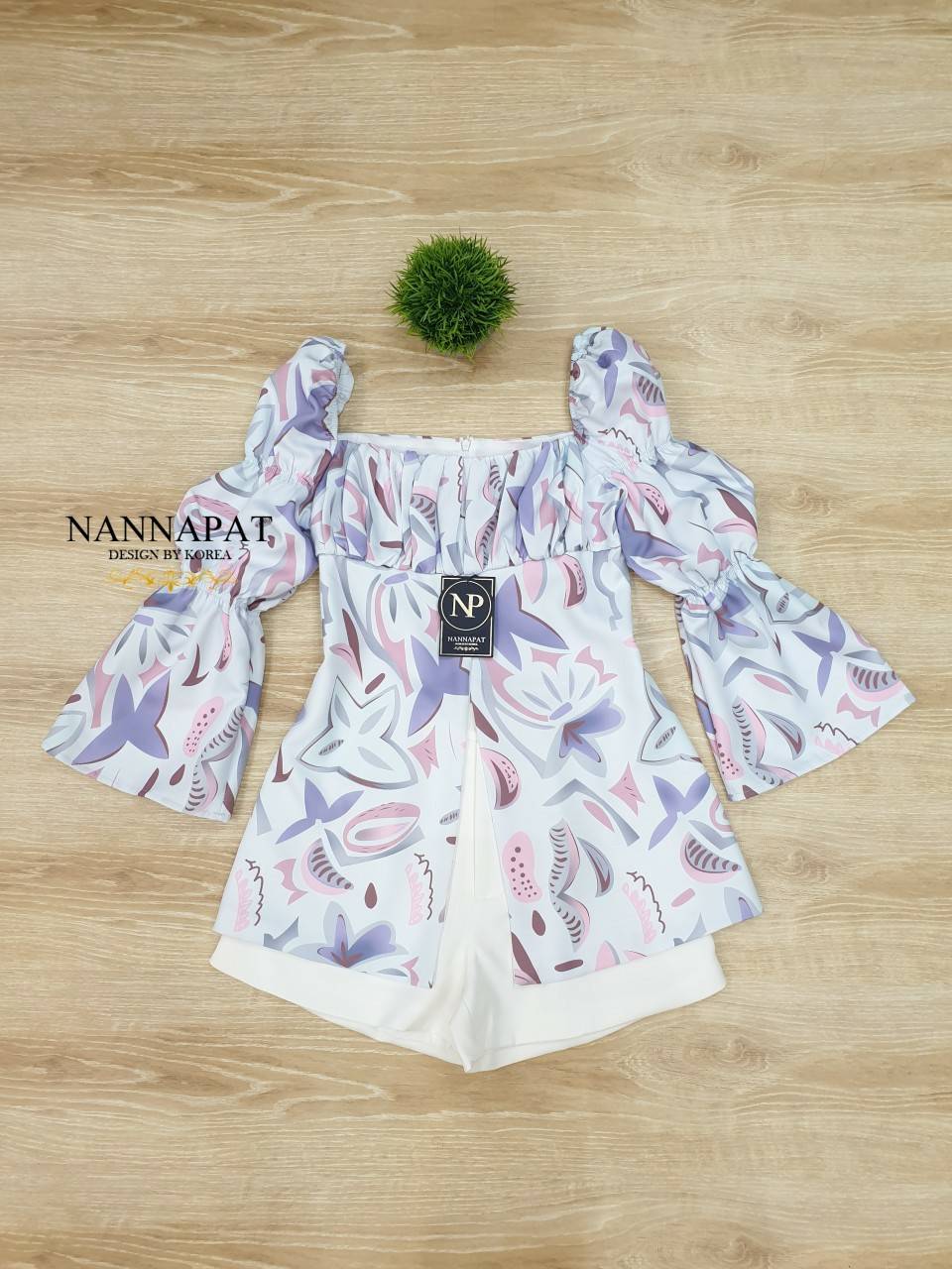 เสื้อผ่าหน้า ช่วงแขนเป็นสม็อค