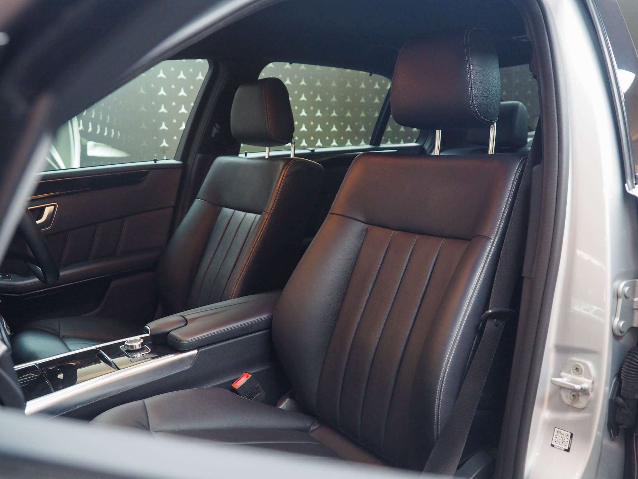 จองแล้ว E300 Bluetec Hybrid Exclusive W212