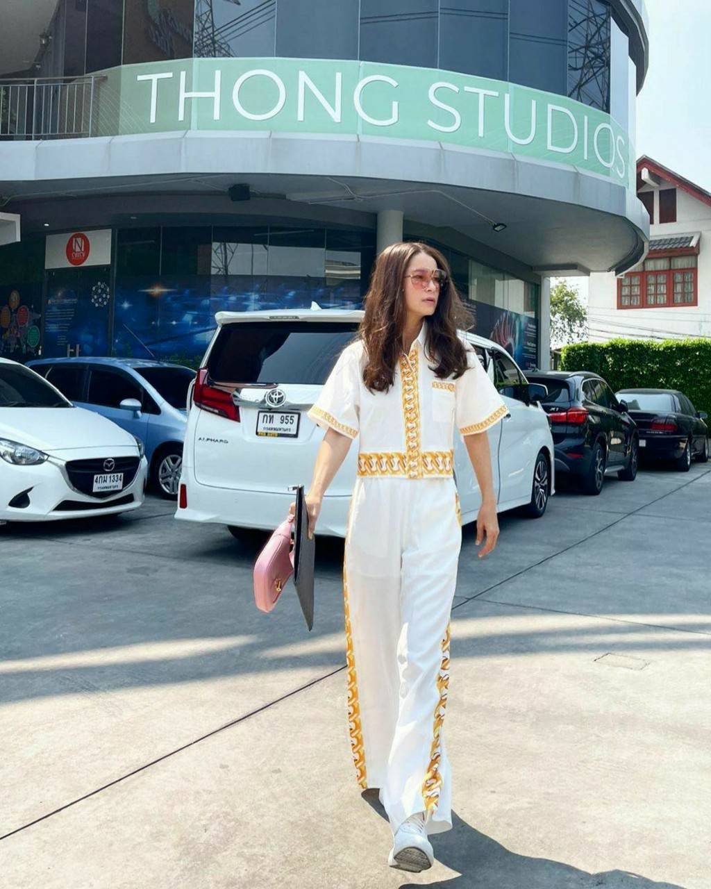 เสื้อกระดุมหน้า มีกระเป๋า กางเกงขาบาน