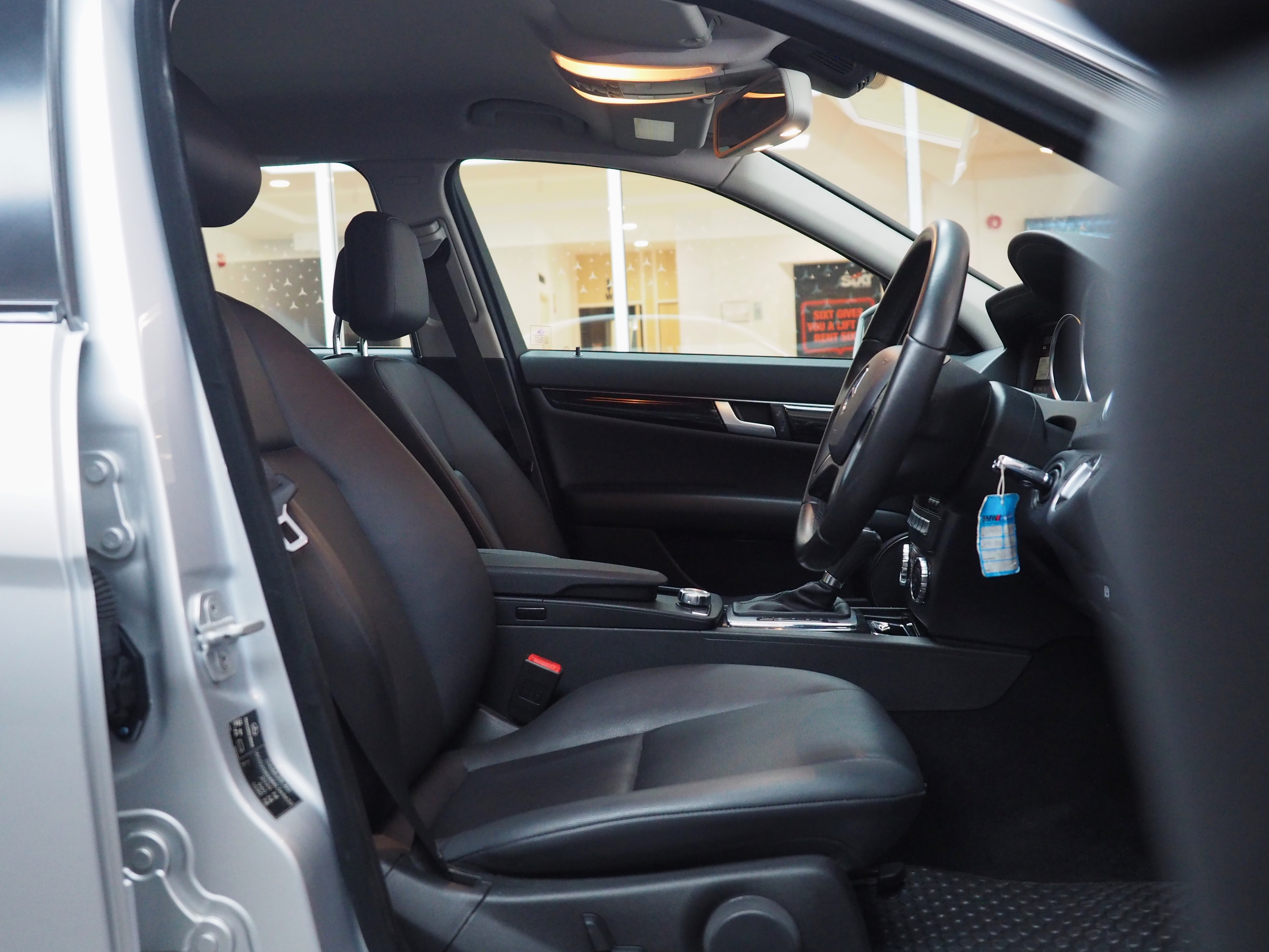 จองแล้ว C200 CGI Style W204