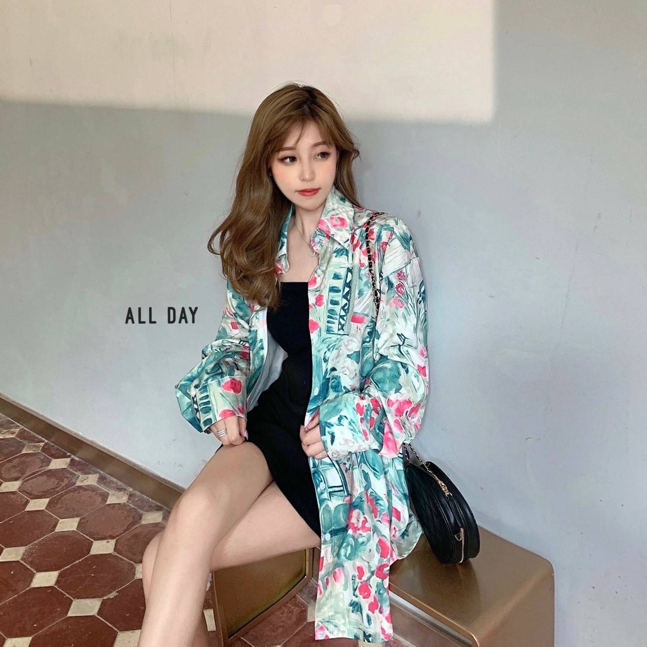 เชิ้ตทรง oversize ปริ้นท์ลายกราฟฟิก