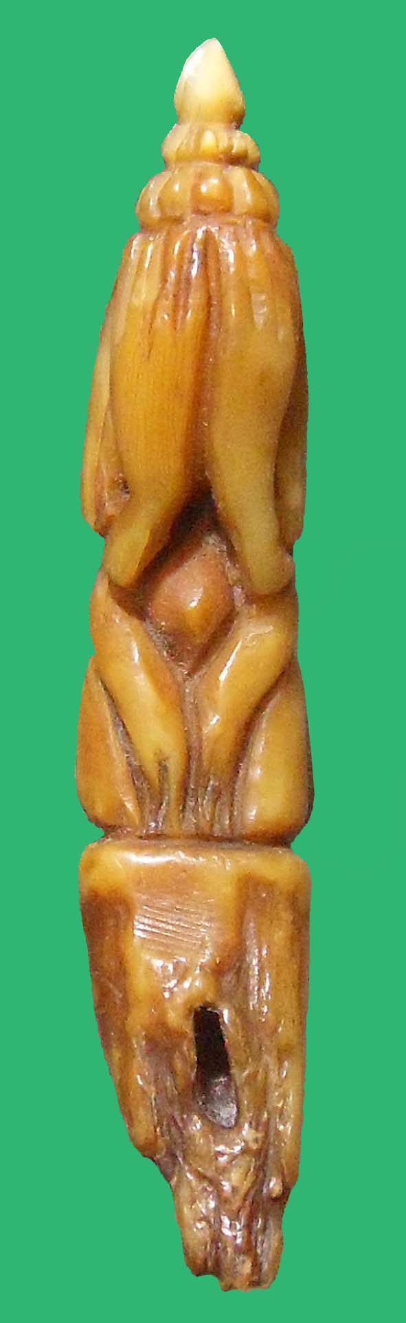 พระปิดตาเขี้ยวเสือแกะเก่า (ขนาด 1 x 5 ซ.ม. หนัก 4.48 กรัม)