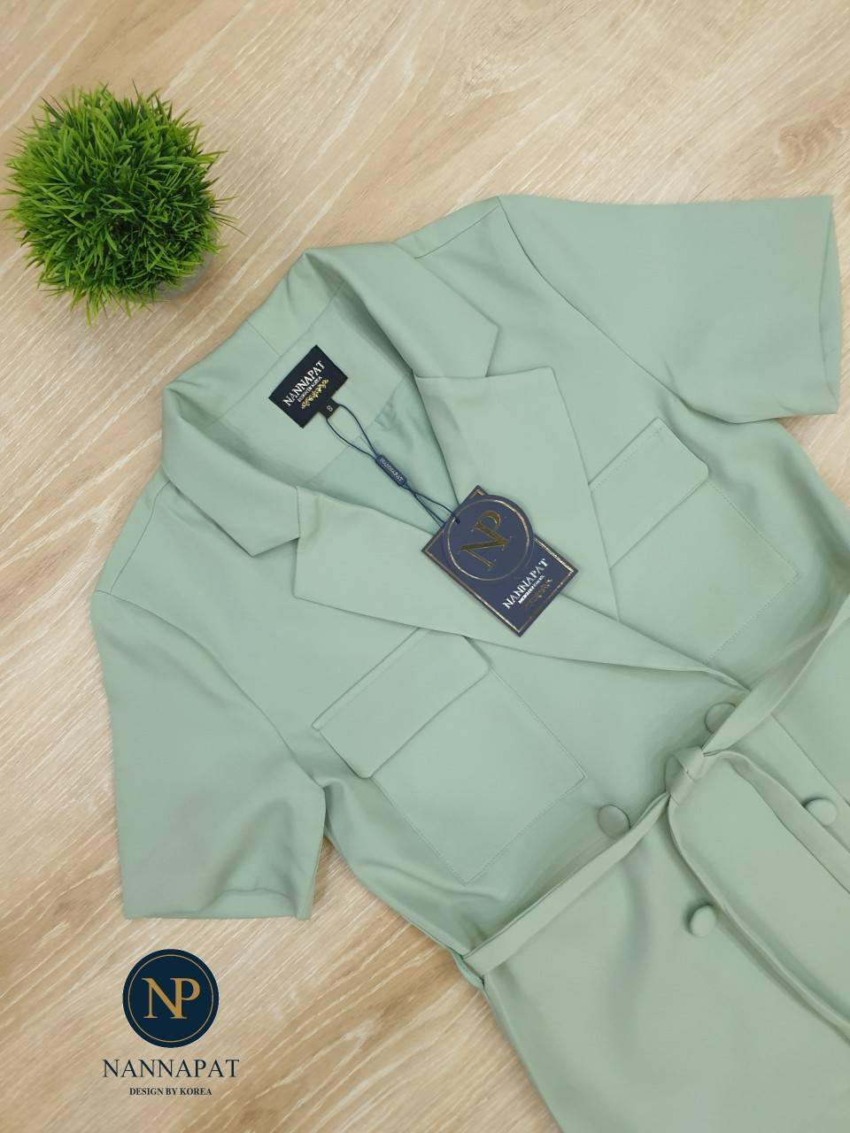 เสื้อคอปกกระดุมหน้าสีเขียว