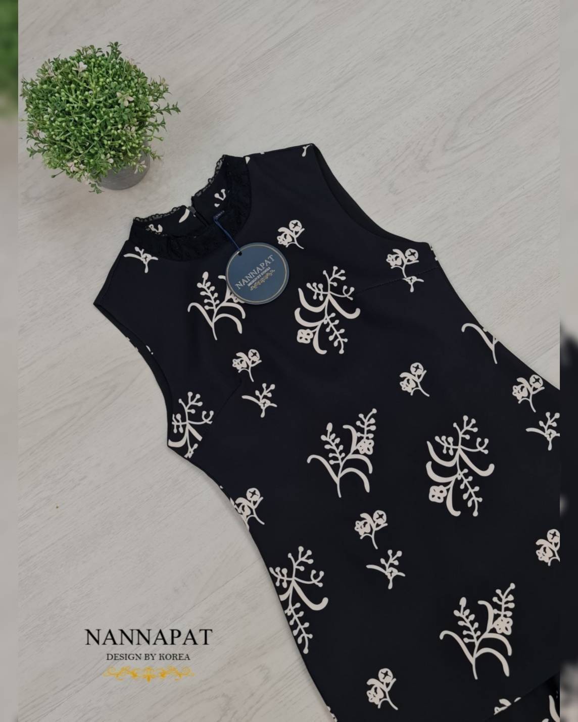 เสื้อแขนกุดซิปหลัง แต่งคอ กางเทรงสวย