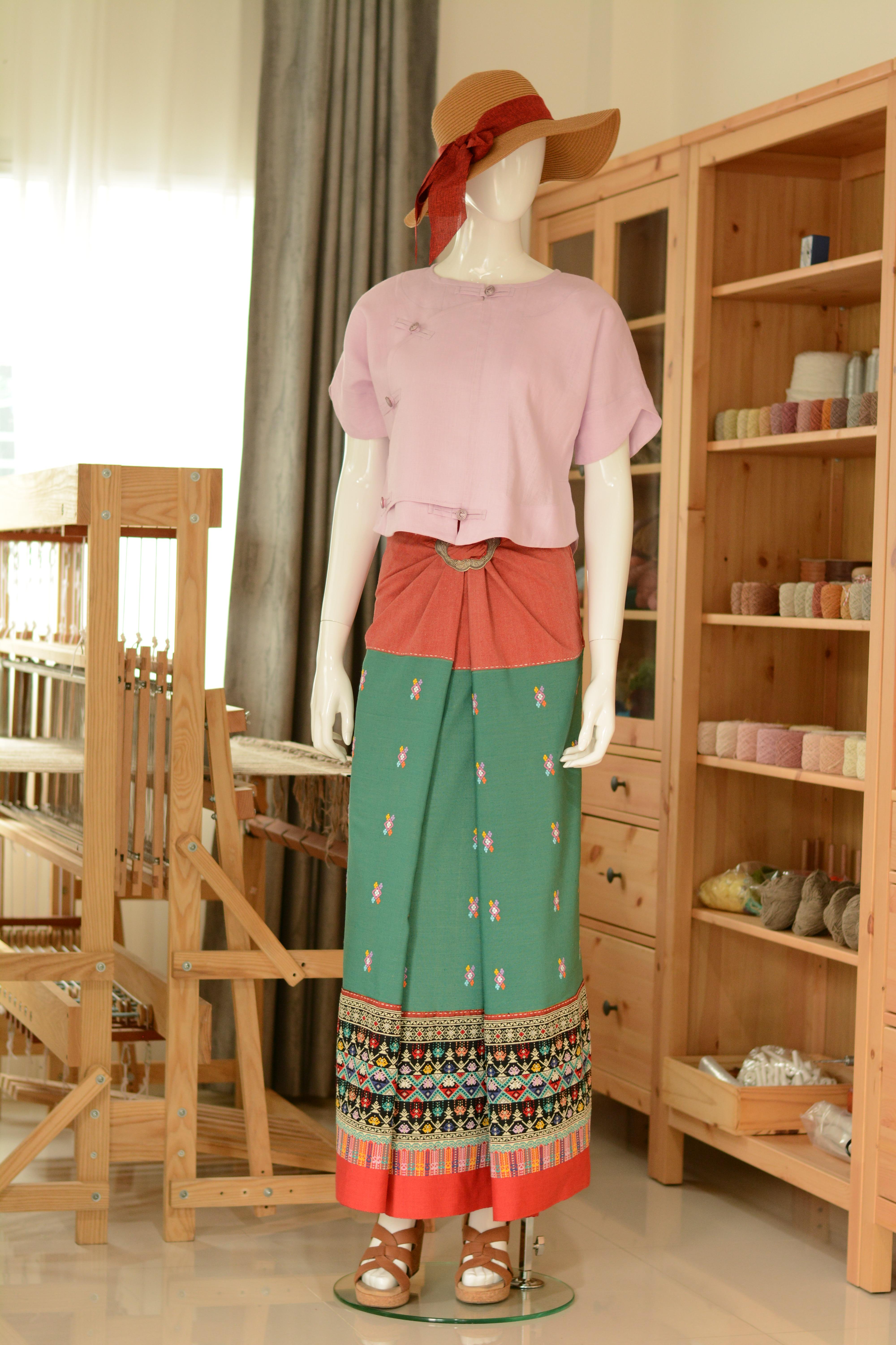 ผ้าซิ่นตีนจก