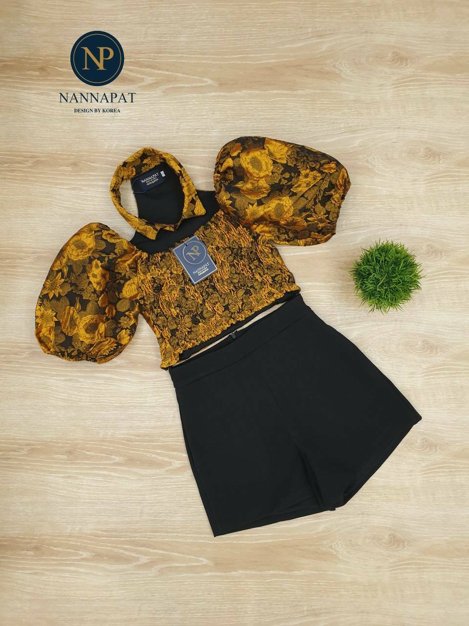 เสื้อแขนพองดีไซด์ปกคอเก๋ไก๋