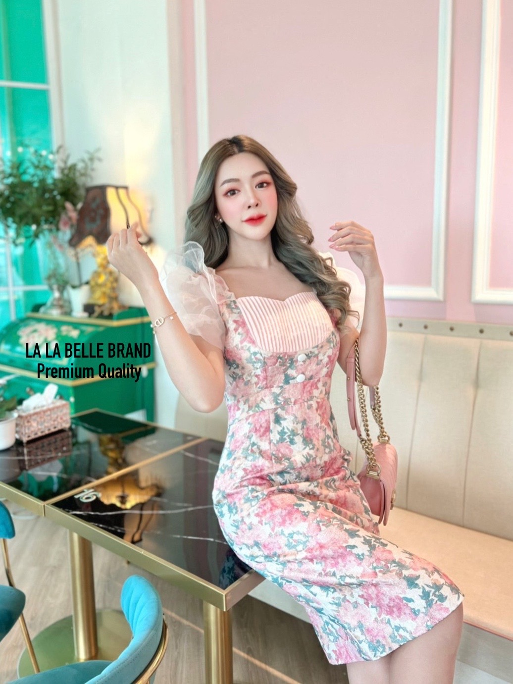 เดรสทรงสอบผ่าหลังผ้าทอลาย