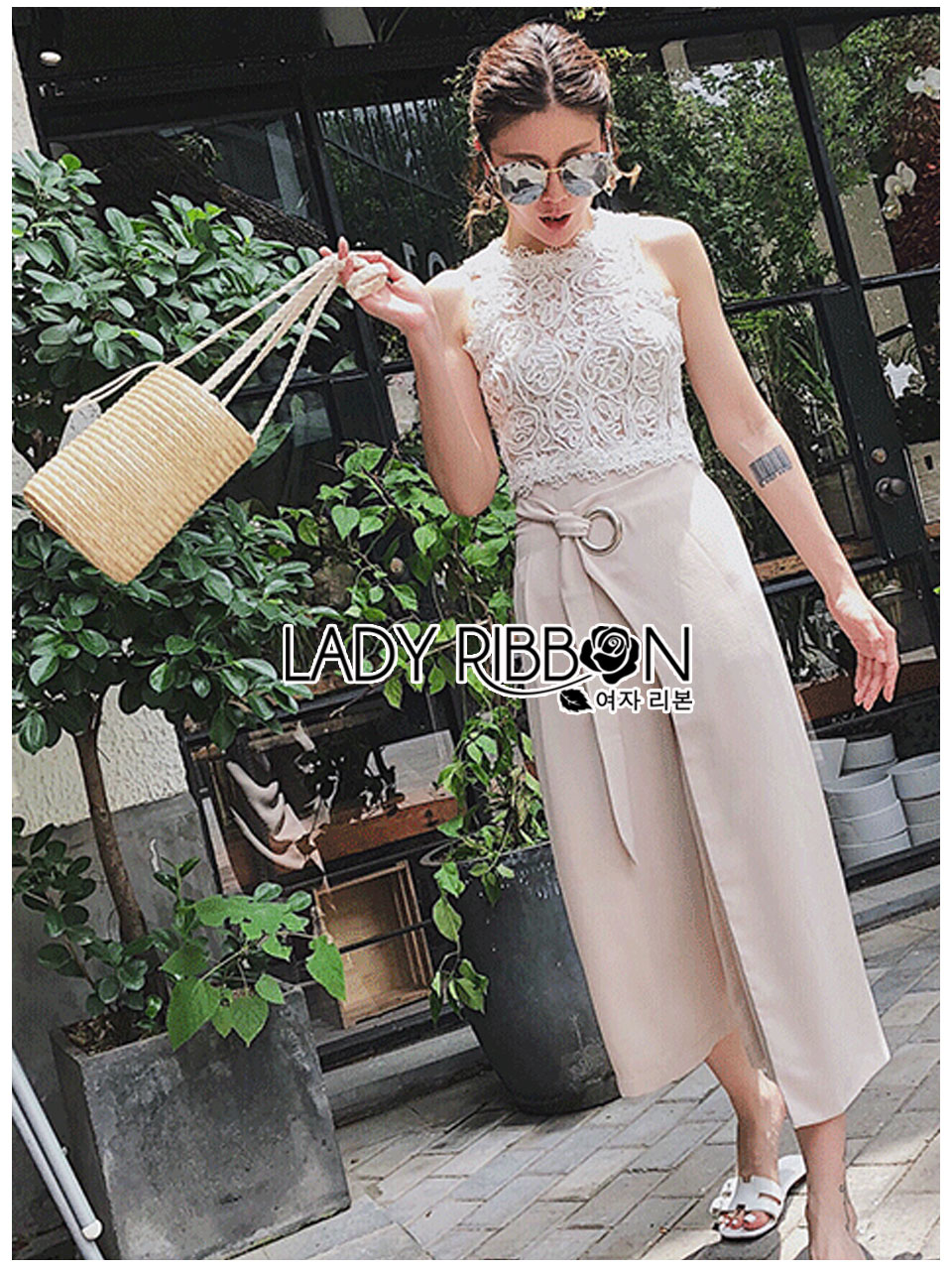 เซ็ตเสื้อแขนกุดผ้าลูกไม้สีขาวและกางเกงขากว้างสีนู้ด