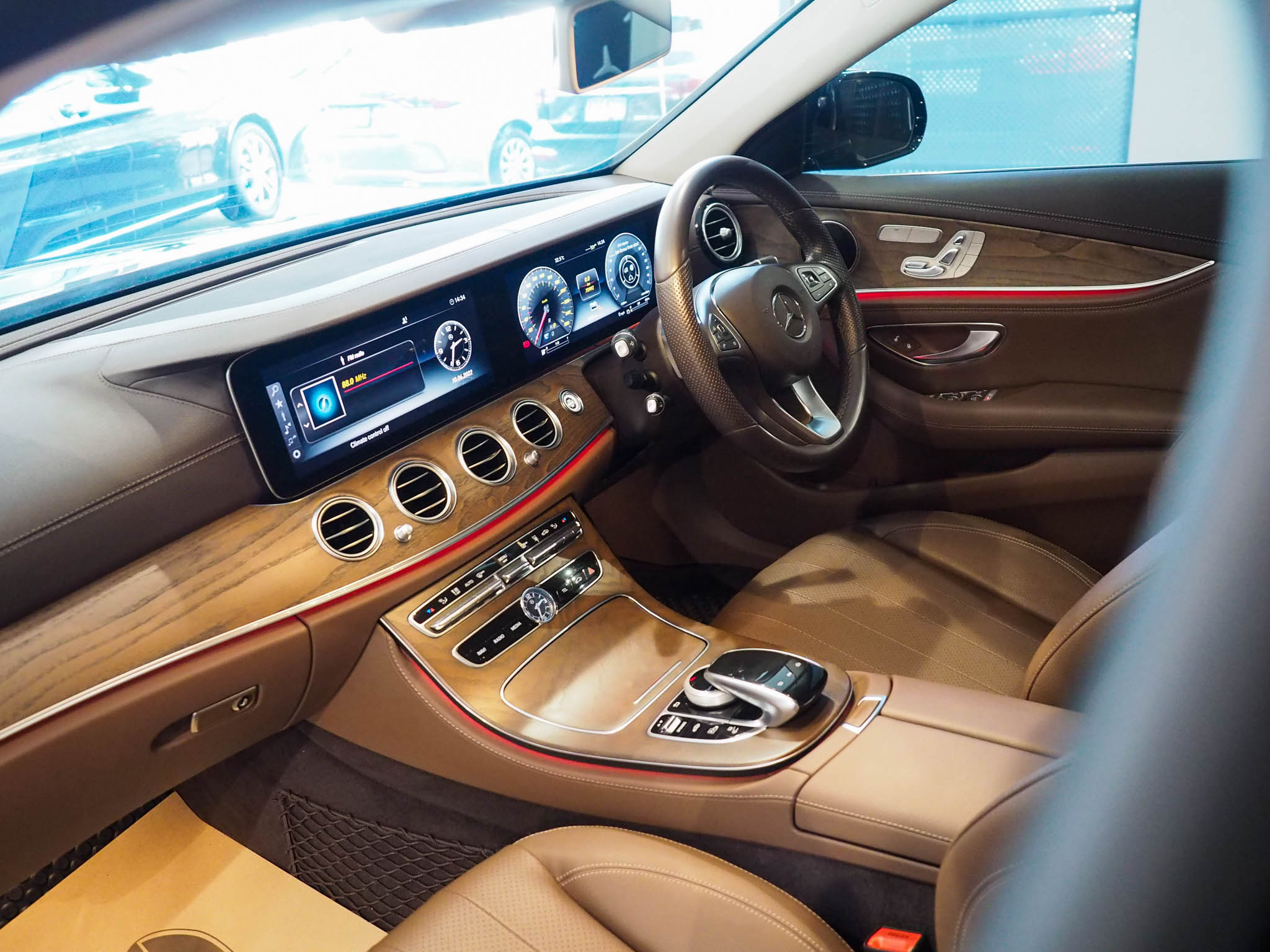 จองแล้ว E350e Exclusive Plug In Hybrid W213