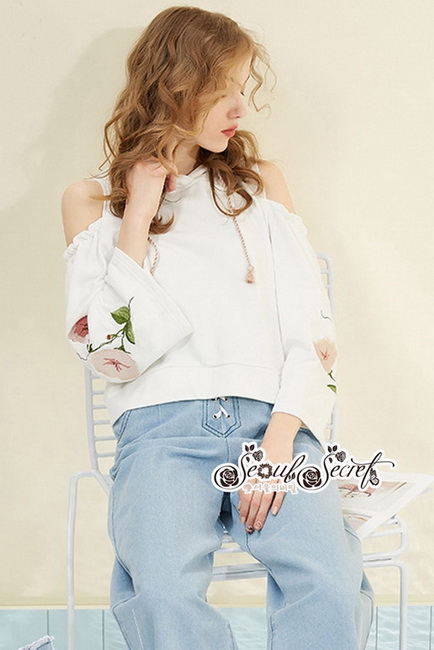 เสื้อเนื้อผ้าโฟรเวย์โทนสีขาวออฟไวท์