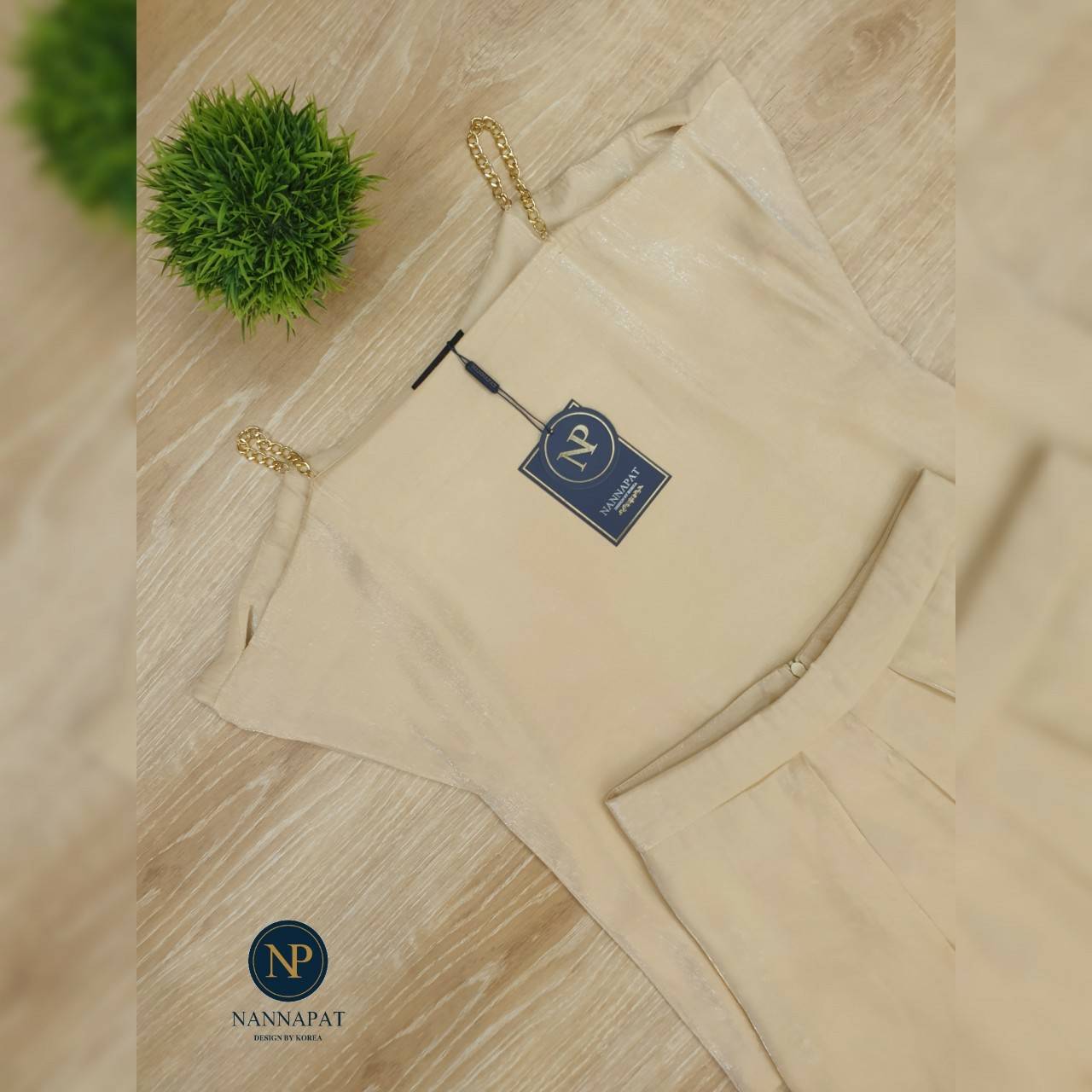 เสื้อสวมหัวไหล่โซ่ต่างระดับกางเกงขายาว