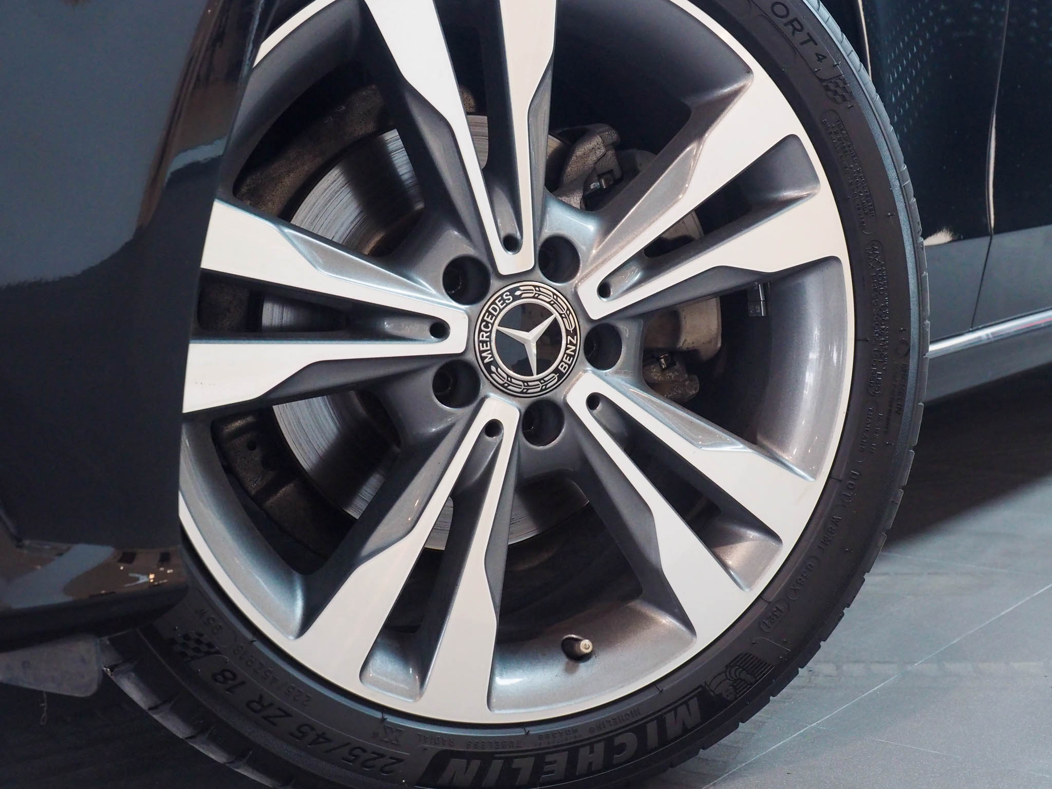 จองแล้ว C220d Avantgarde W205