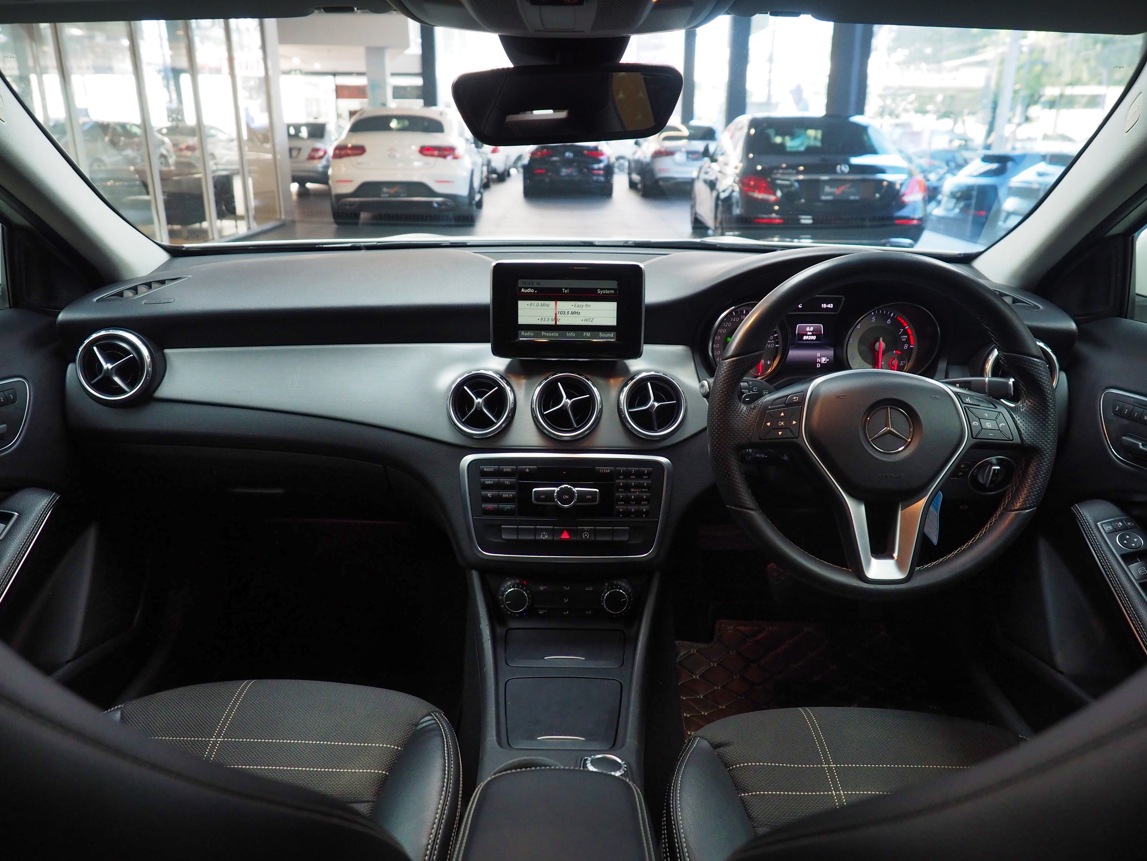 จองแล้ว GLA200 Urban W156