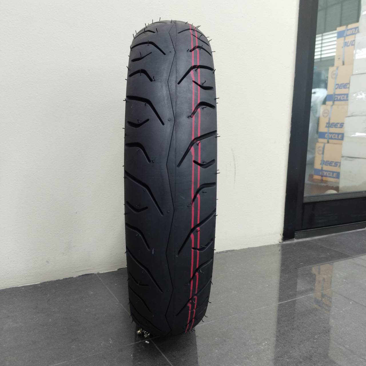 ยางนอกมอเตอร์ไซค์ ขอบ 12 รุ่น K20 ยี่ห้อ KOOGAR ( ยางเรเดียล ไม่ต้องใช้ยางใน) ขนาด 90/90-12 ,100/90-12 ,110/90-12