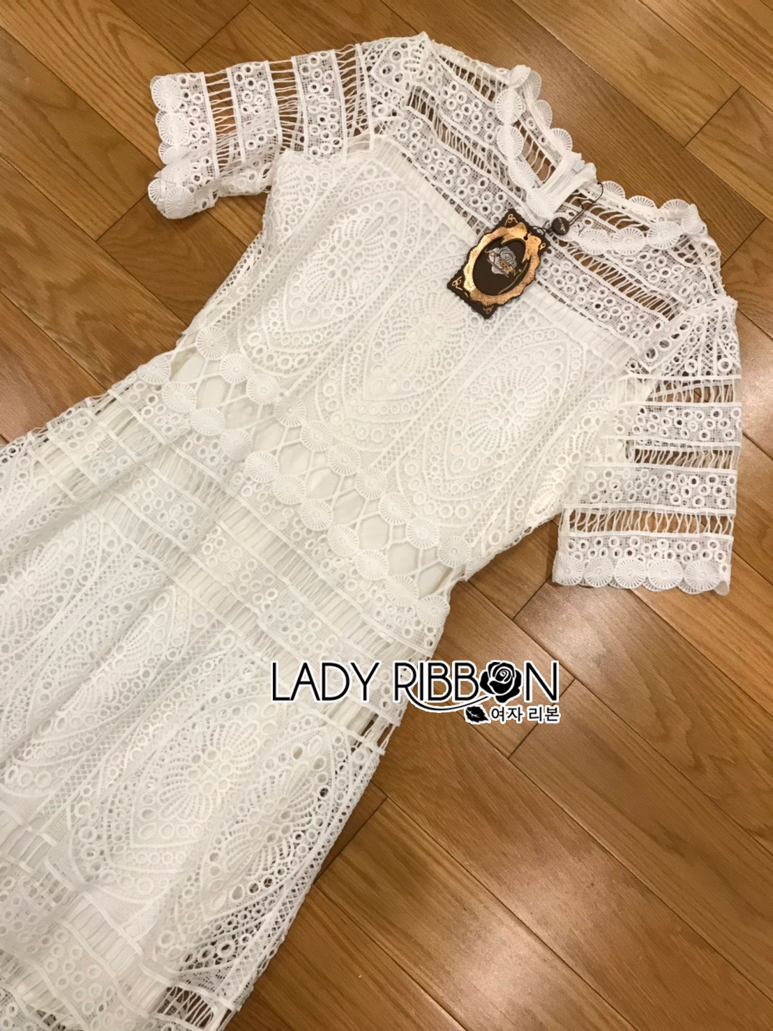 Lace Dress เดรสผ้าลูกไม้สีขาวทอสลับลาย