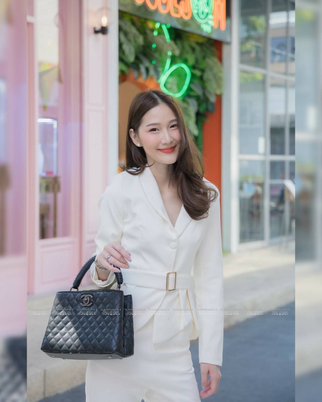 เสื้อกระดุมหน้ามีฟองน้ำที่ไหล่