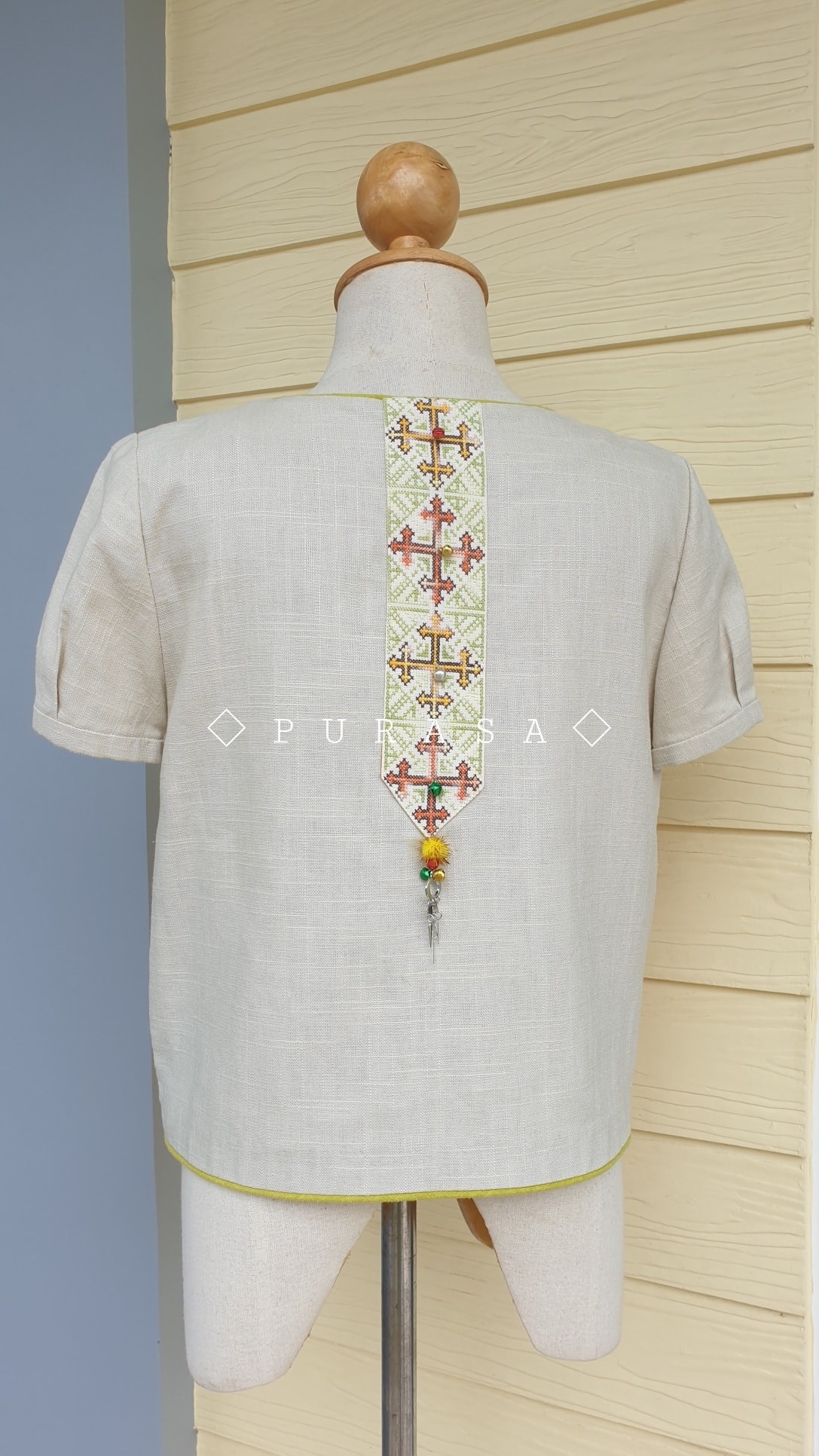 เสื้อแต่งผ้าปักชาวเขา