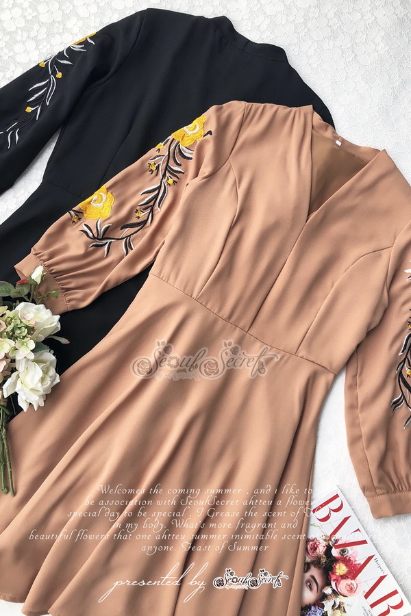 เสื้อทรงคอวี รุ่นนี้มี2สีนะคะ สีดำครีม