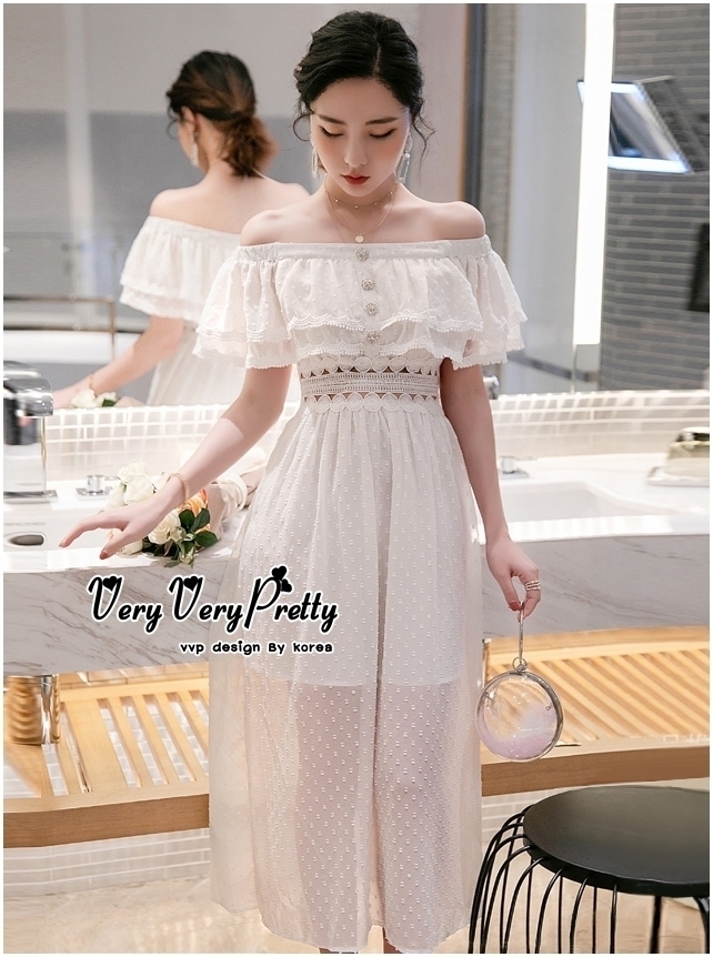 เดรสยาวเปิดไหล่สีขาวงานสวยหรูสไตล์เกาหลี