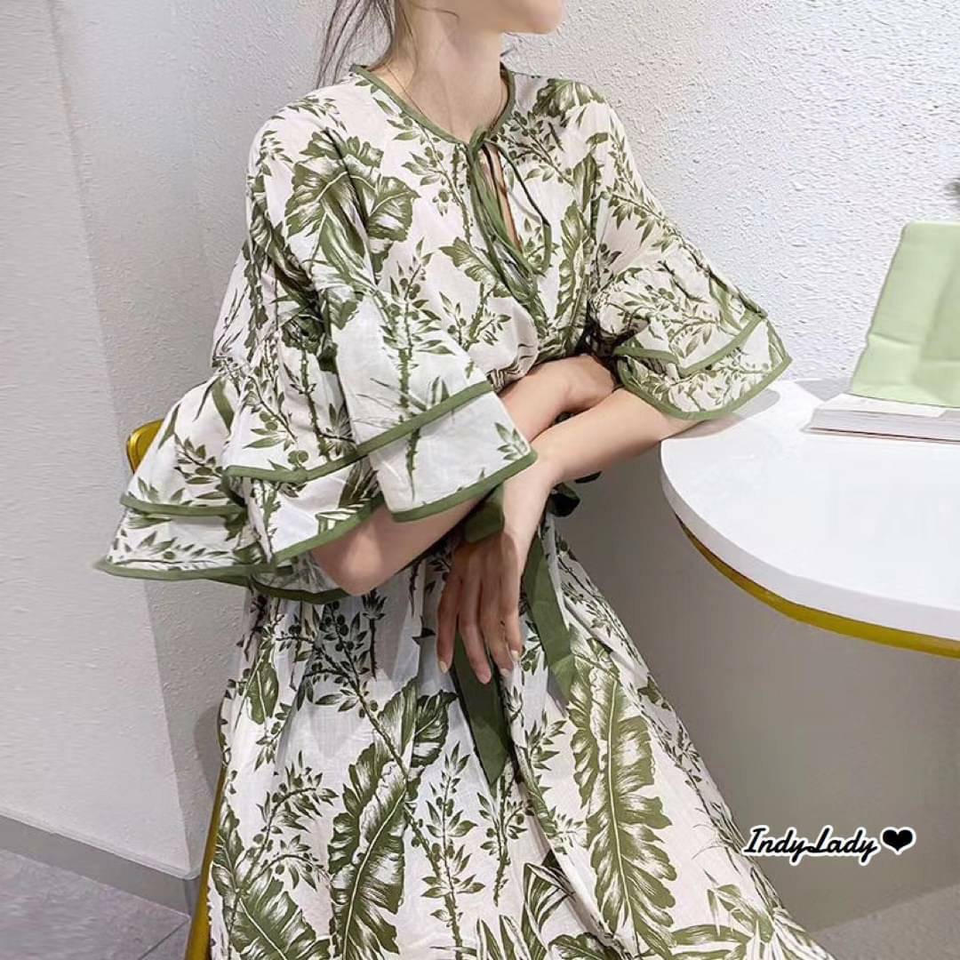 Dress แขนสั้นเป็นชั้นระบาย