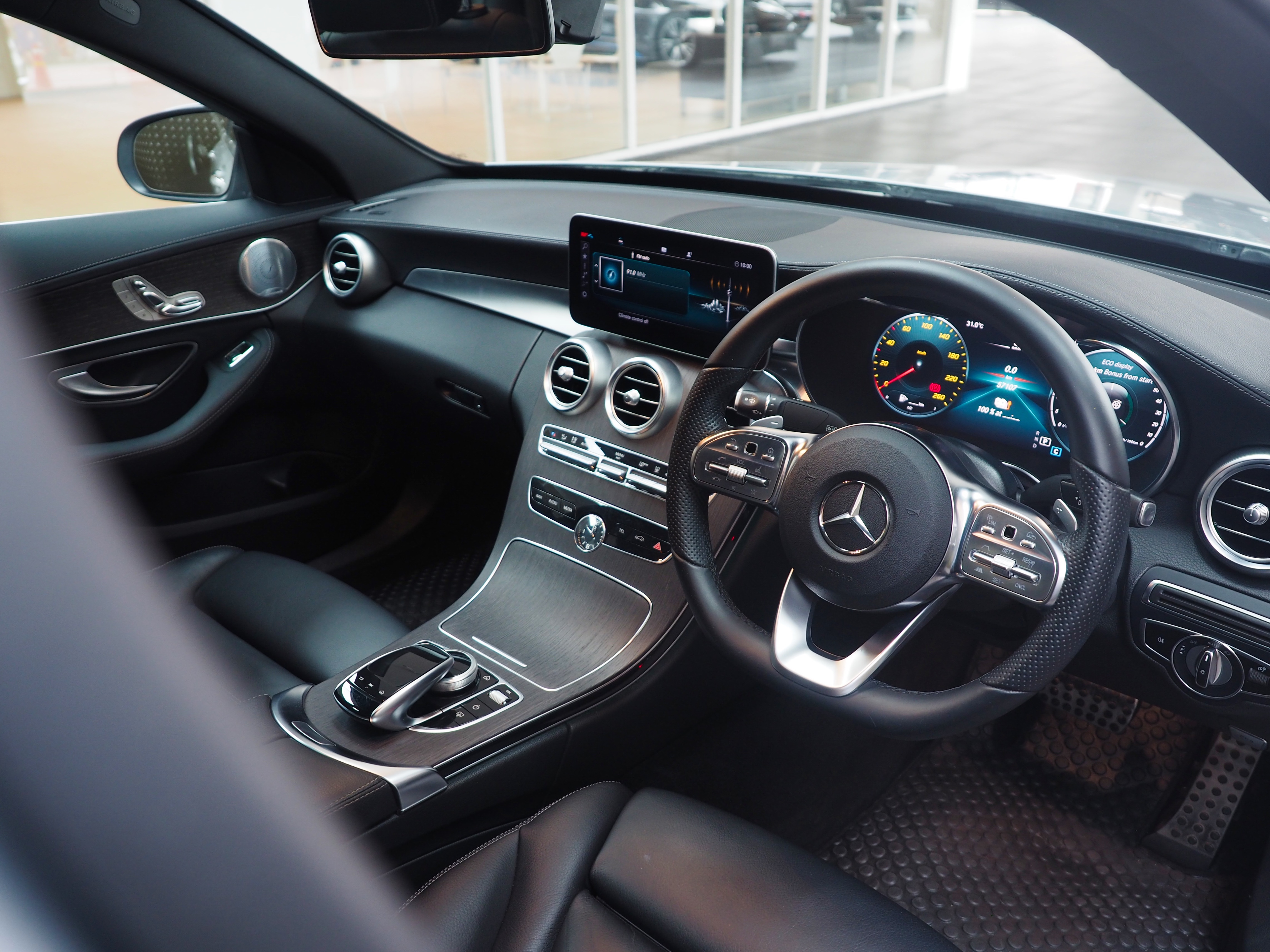 จองแล้ว C300e Plug in Hybrid AMG W205