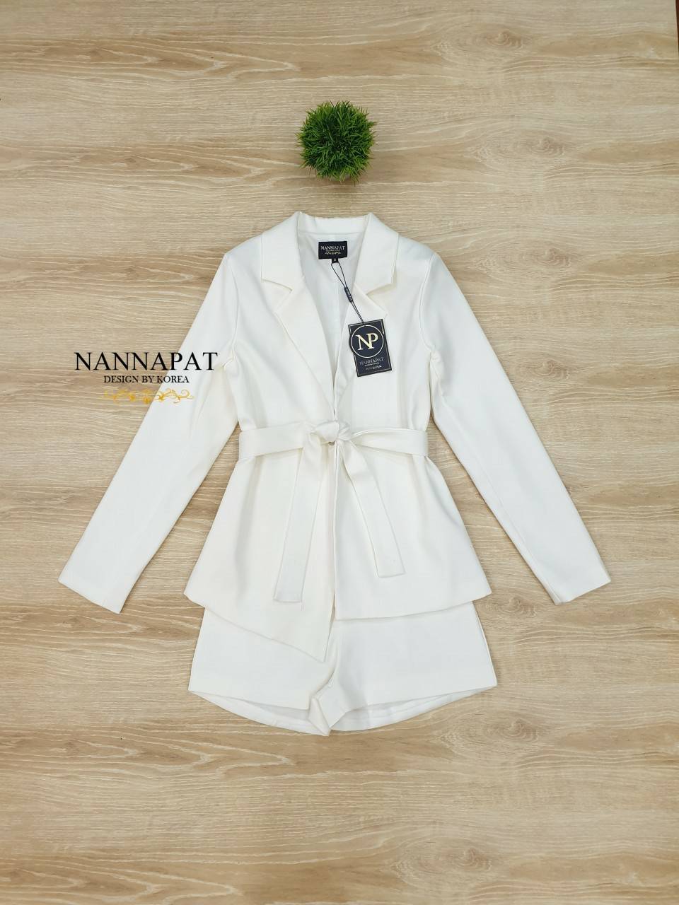 เสื้อคลุมมีห่วงเชือกผูกเอว แม็ชกับกางเกงขาสั้น