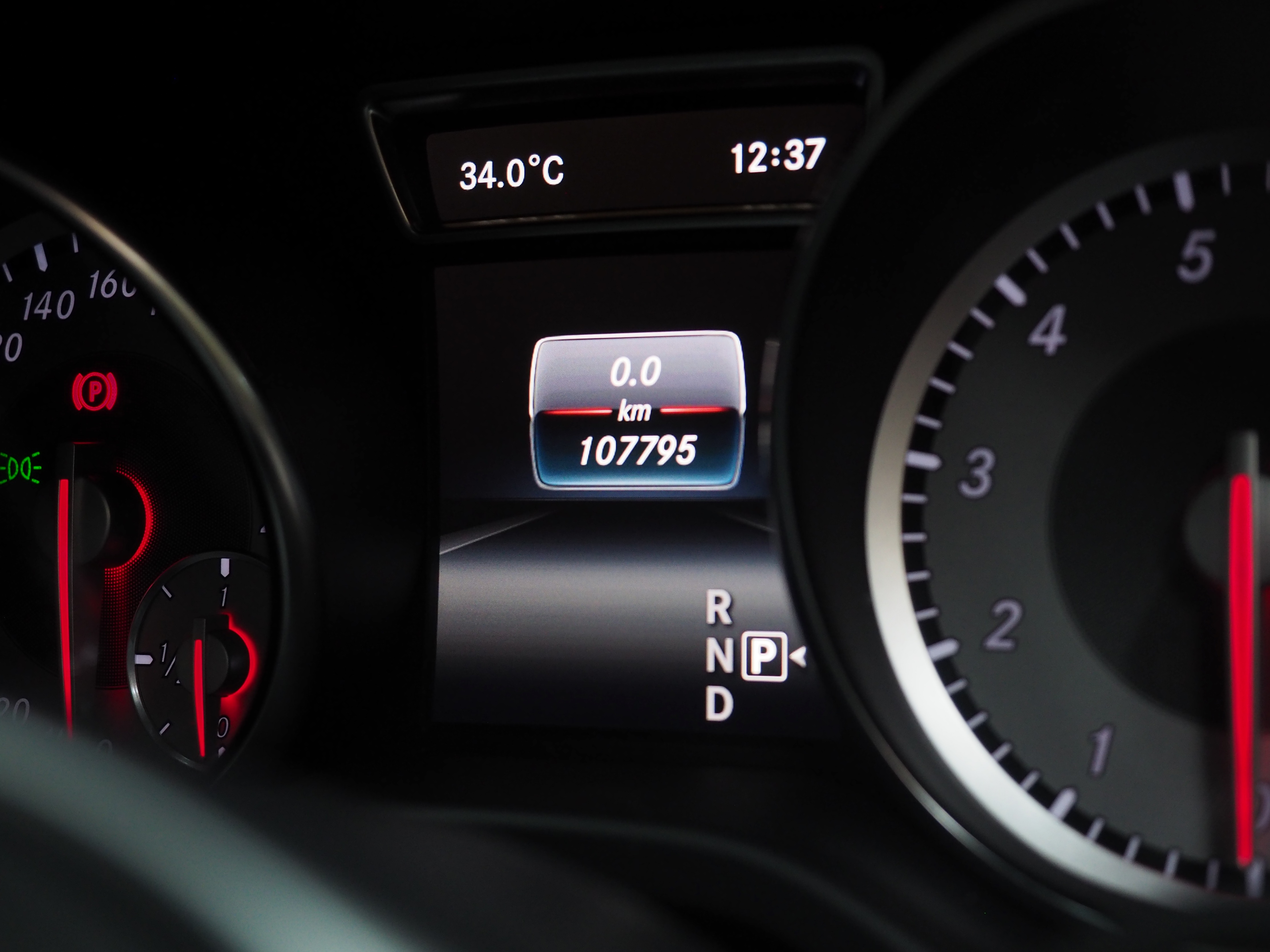 จองแล้ว GLA250 AMG Dynamic W156