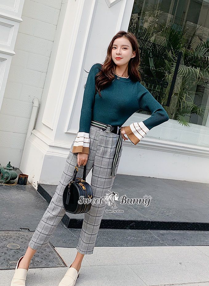 เสื้อผ้าไหมพรมเนื้อดี ยืดได้เยอะใส่สบาย ตัดขอบสีขาว