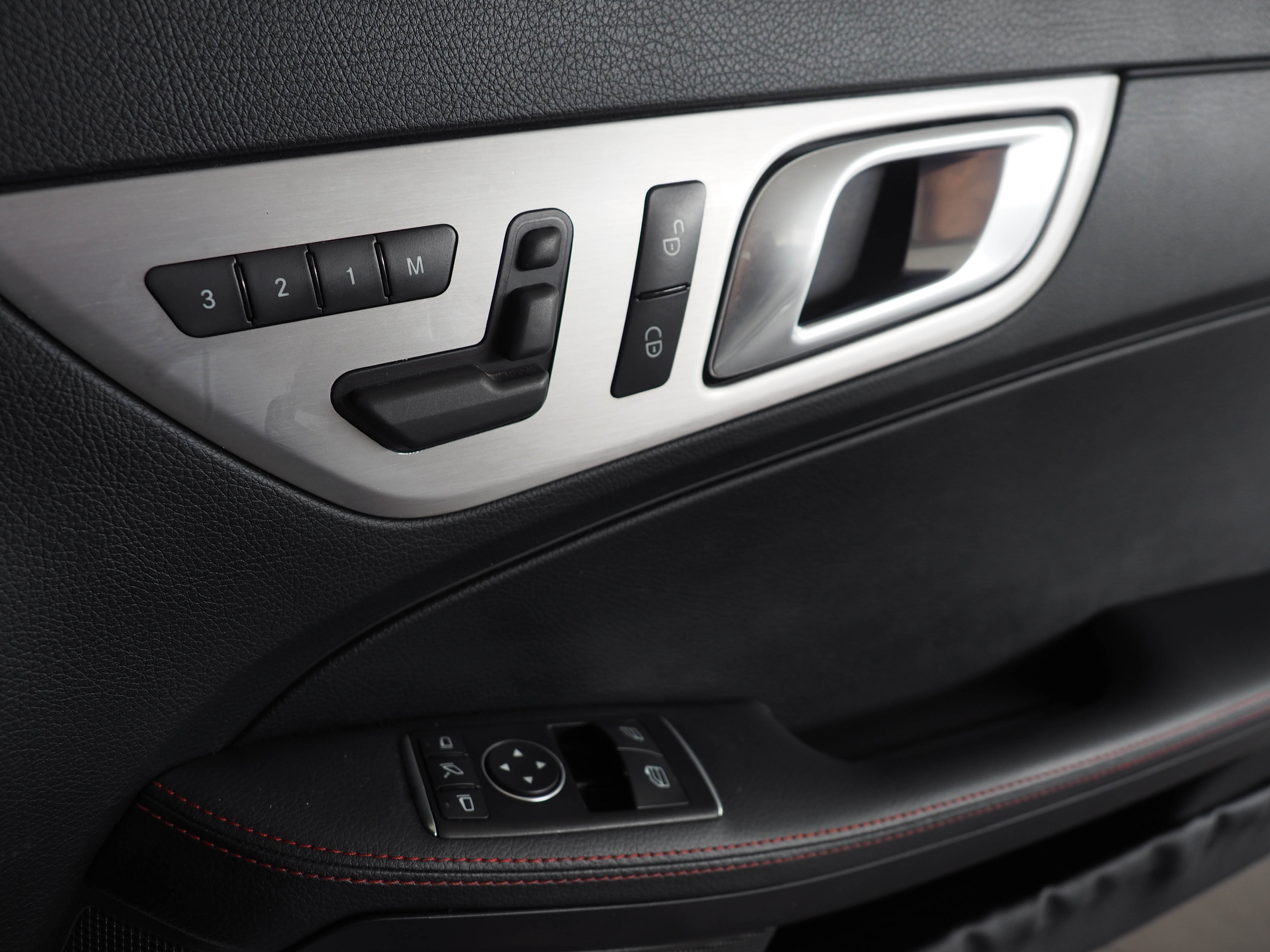 จองแล้ว SLK200 R172