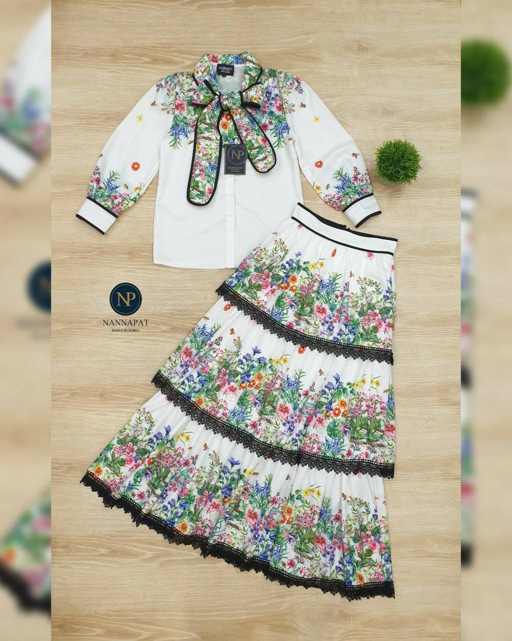 เสื้อคอปกกระดุมหน้าผูกโบว์กระโปรงยาว