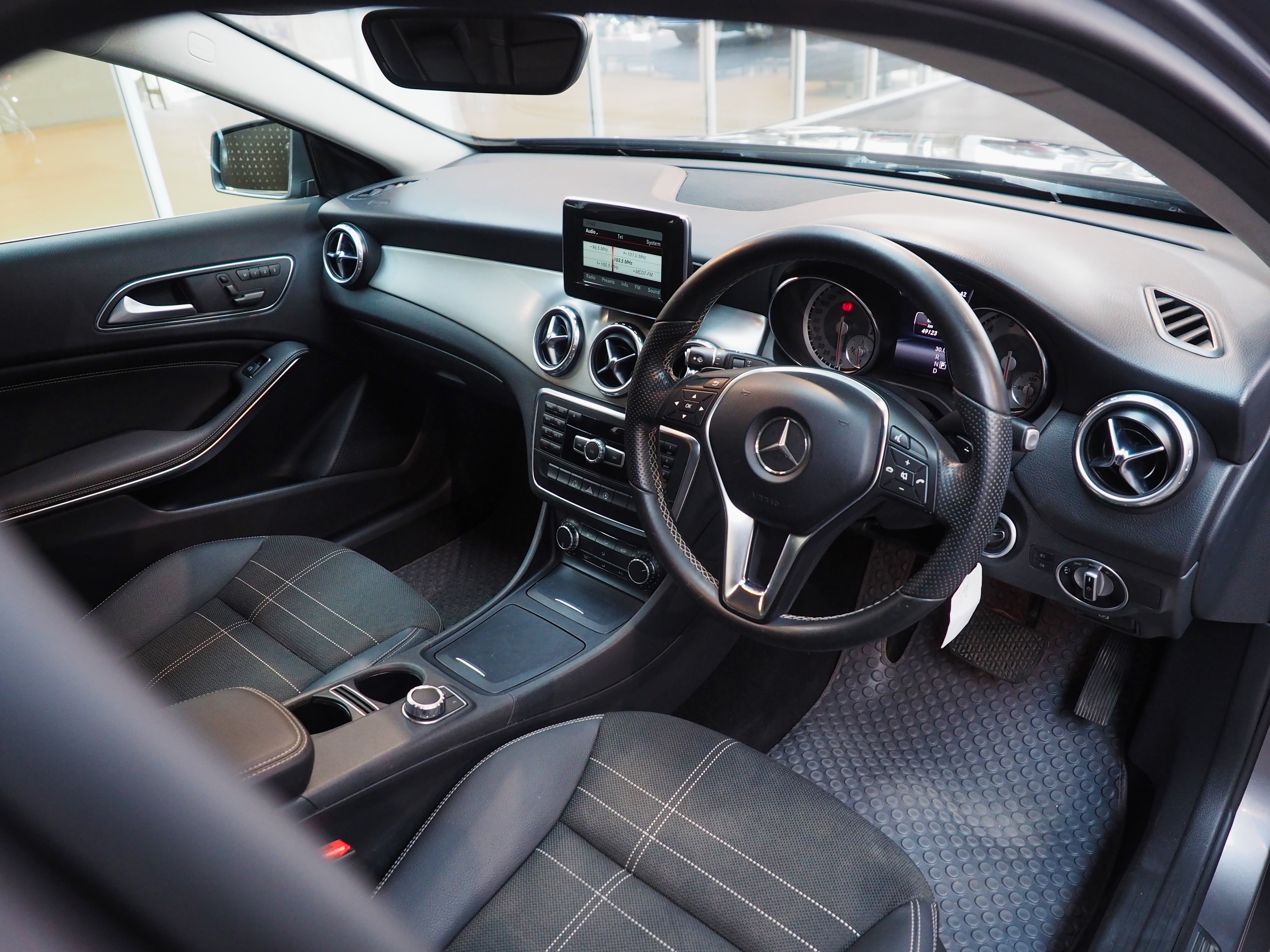 จองแล้ว GLA200 Urban W156