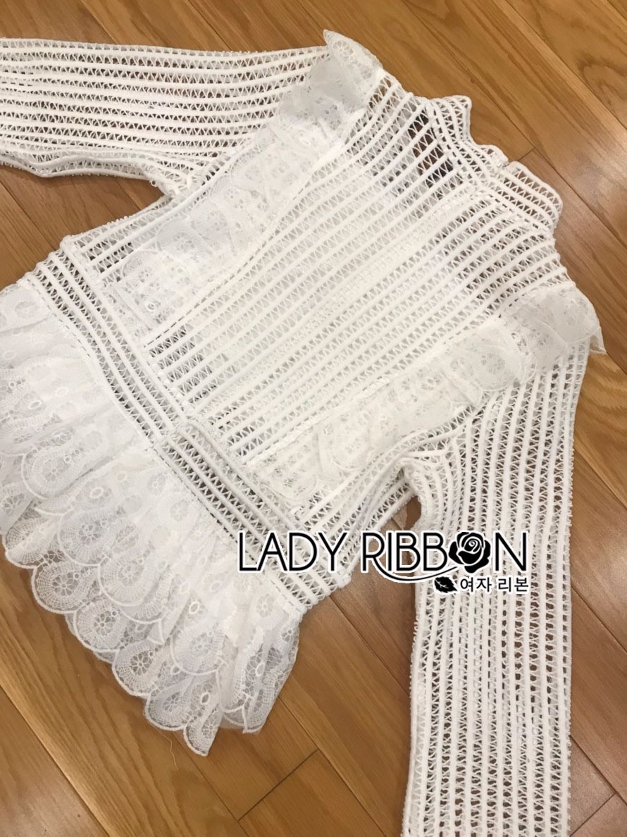 เสื้อแขนยาวคอสูงผ้าลูกไม้ตกแต่งระบาย