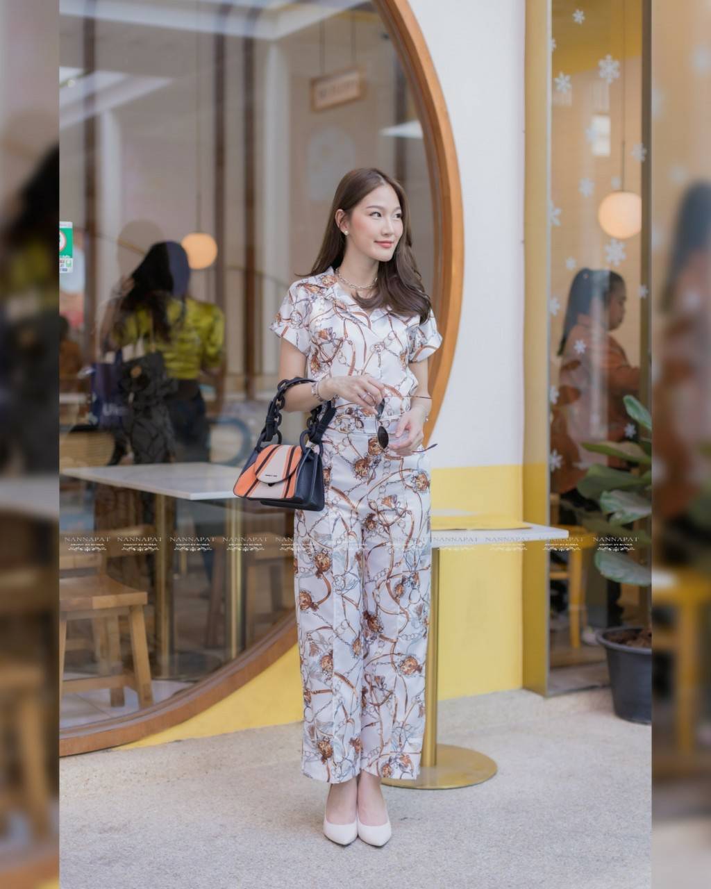 ตัวเสื้อสวนหัวได้เลยคะ กางเกงซิปหลัง