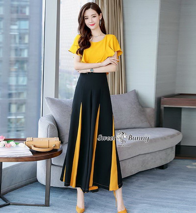 เสื้อผ้าสีเหลืองสวย คอกลมแขนระบายทรงสวย