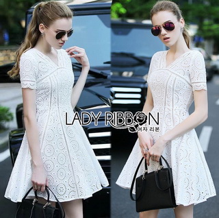 Lady Ribbon Online เสื้อผ้าออนไลน์ขายส่ง lady ribbon เสื้อผ้า LR01150816 🎀 Lady Ribbon's Made 🎀 Lady Catrina Classic White Laser-Cut and Embroidered Cotton Dress เดรสผ้า