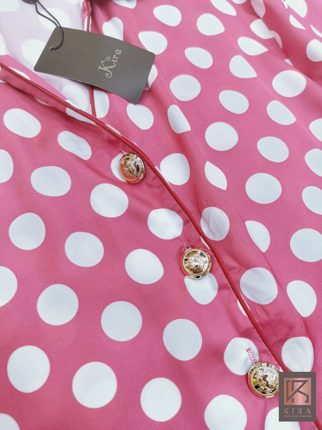 เสื้อกระดุมหน้าลายจุดขาว