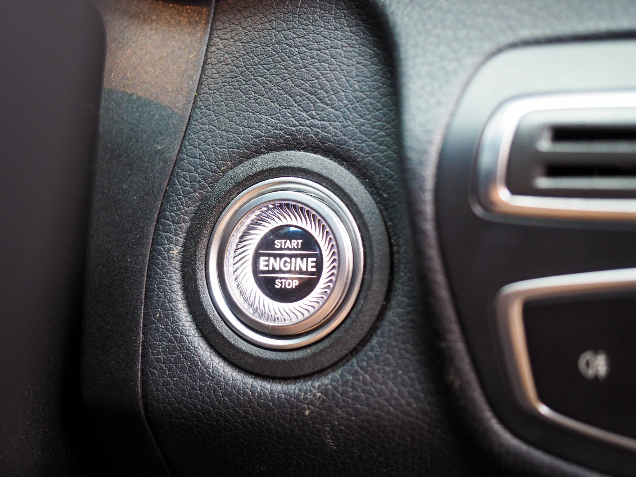 จองแล้ว C220d Avantgarde W205