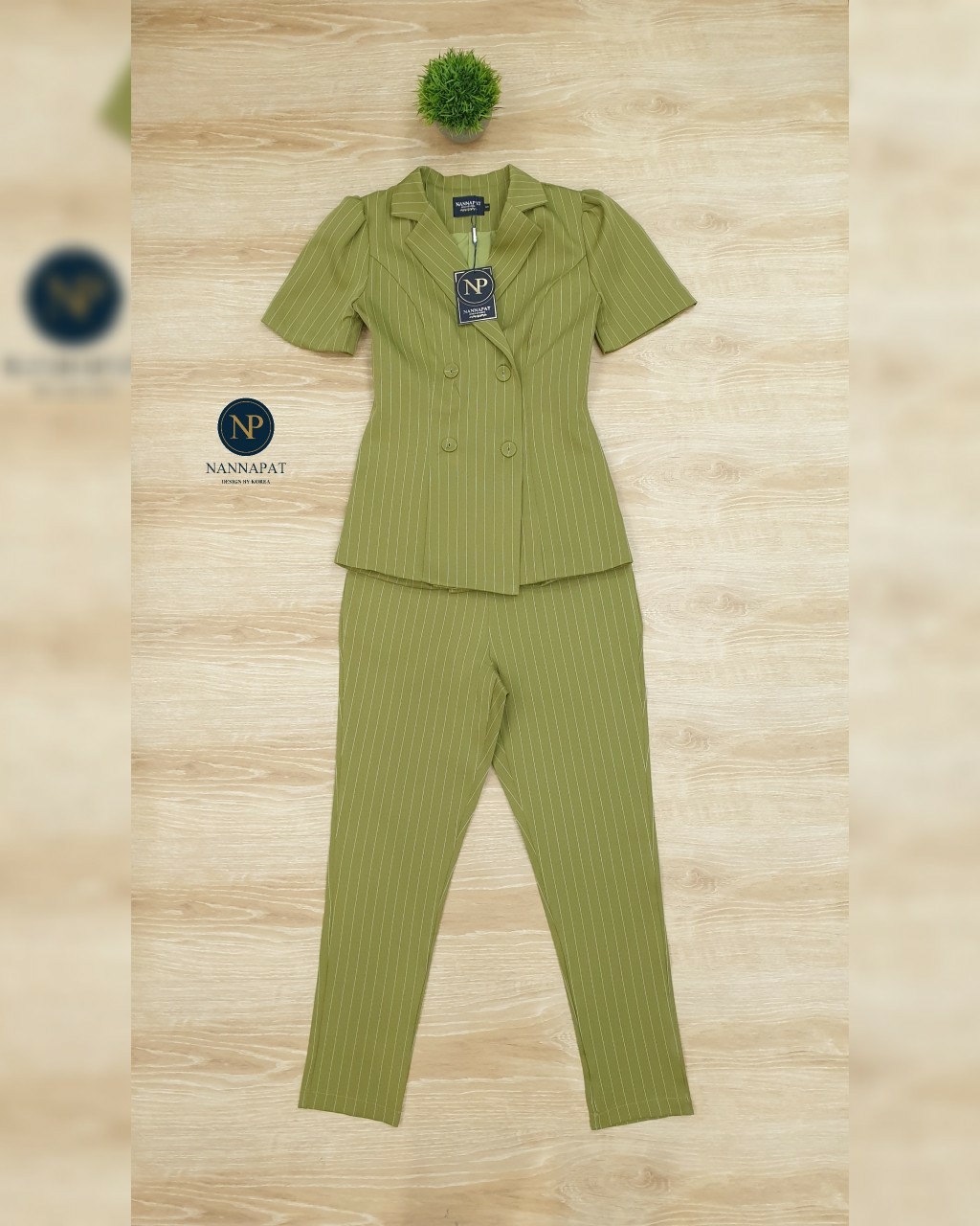 เสื้อกระดุมหน้า กางเกงมีกระเป๋าข้าง