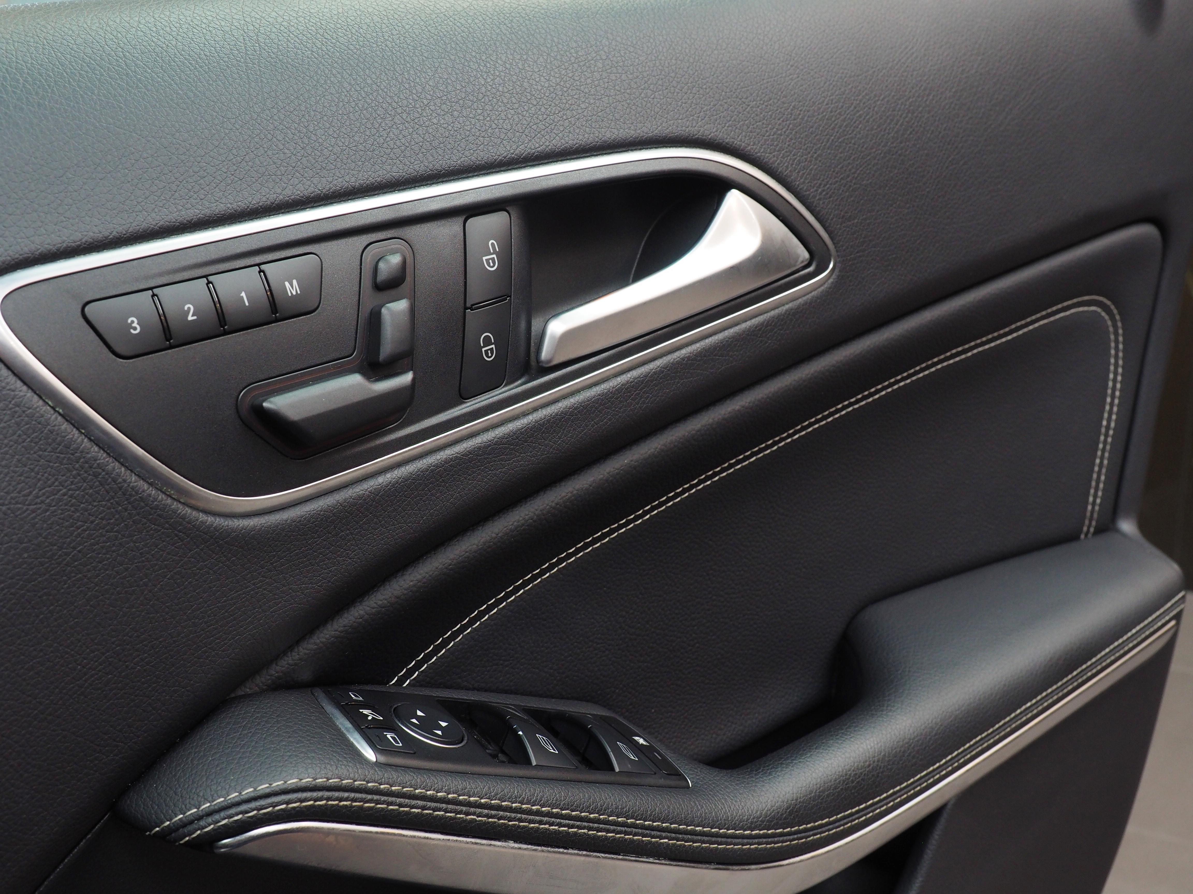 จองแล้ว GLA200 Urban W156