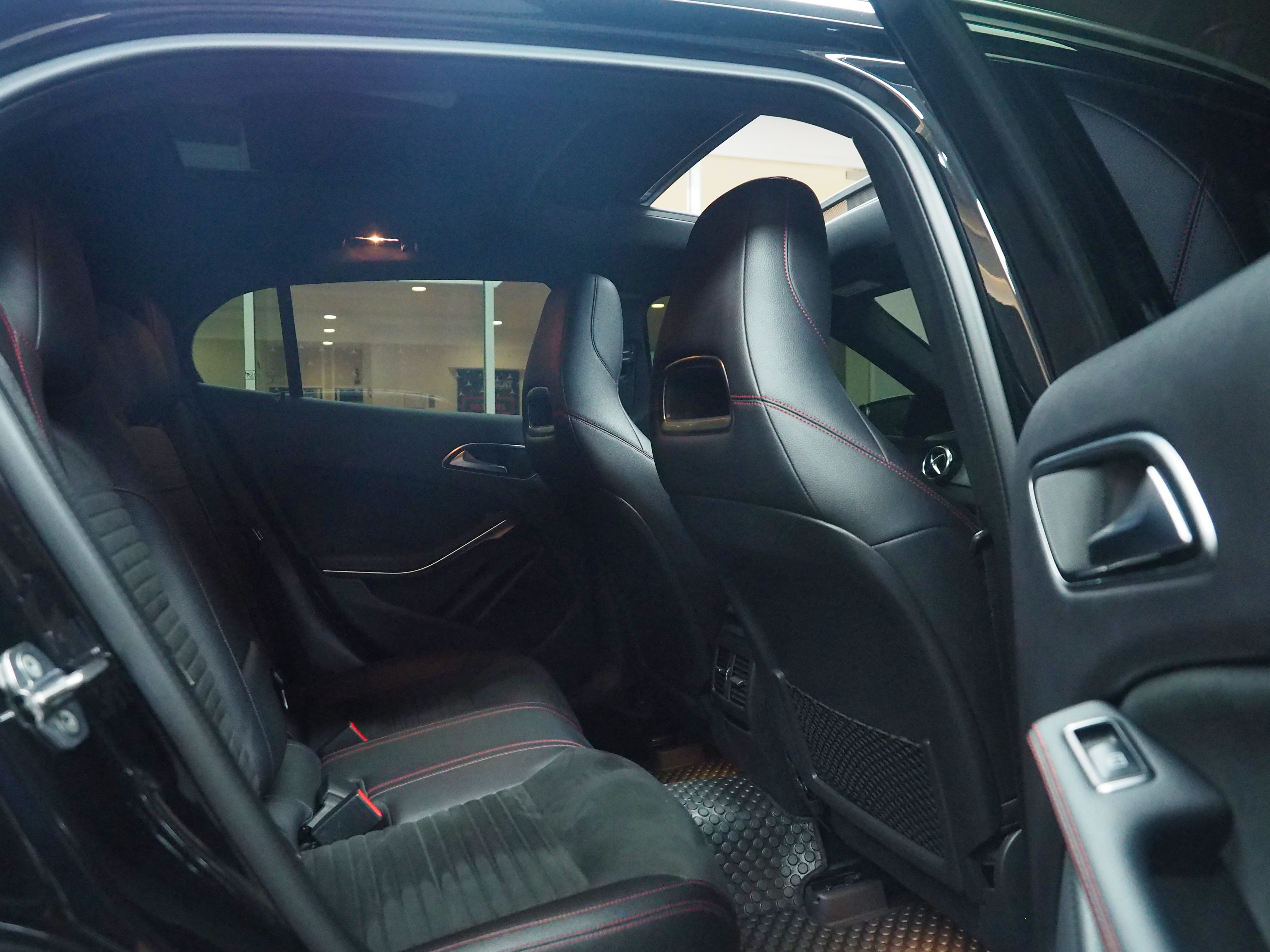 จองแล้ว GLA250 AMG Dynamic W156