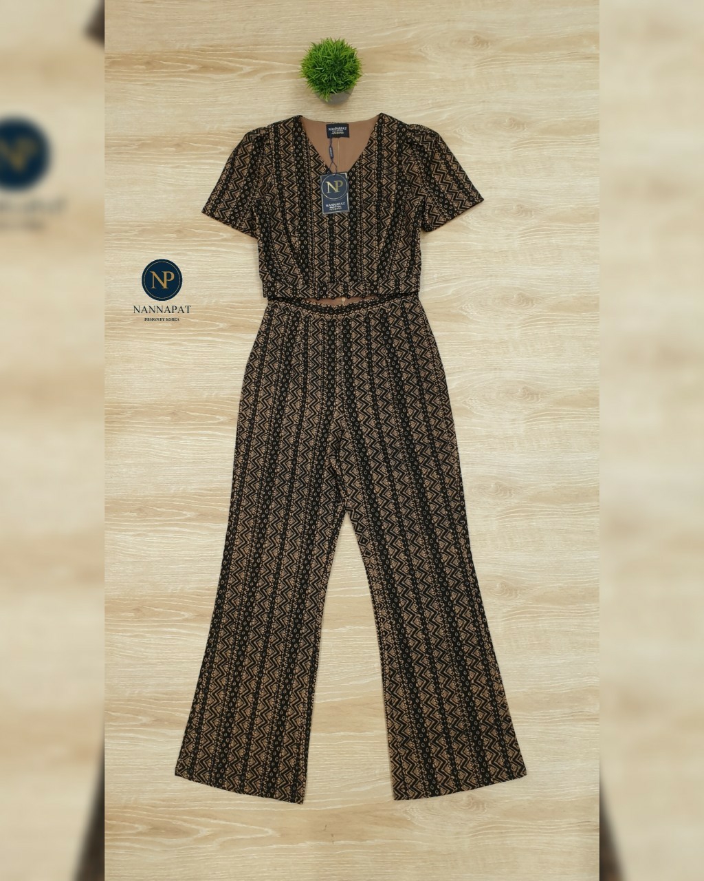 เสื้อซิปหลังแต่งมุกรอบเอว