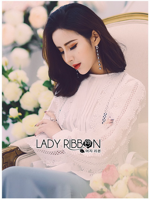 เสื้อแขนยาวผ้าคอตตอนตกแต่งลูกไม้สีขาว