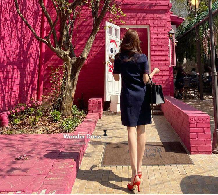 เดรสไหมพรหมสีกรมเข้ารูป