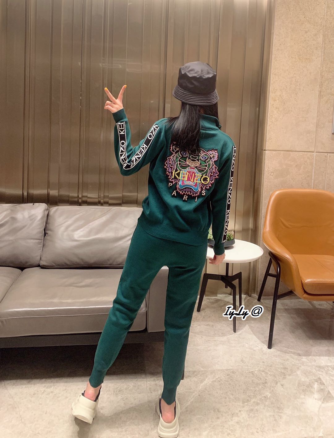 เสื้อ+กางเกง ตัวเสื้อแขนยาวซิปหน้า