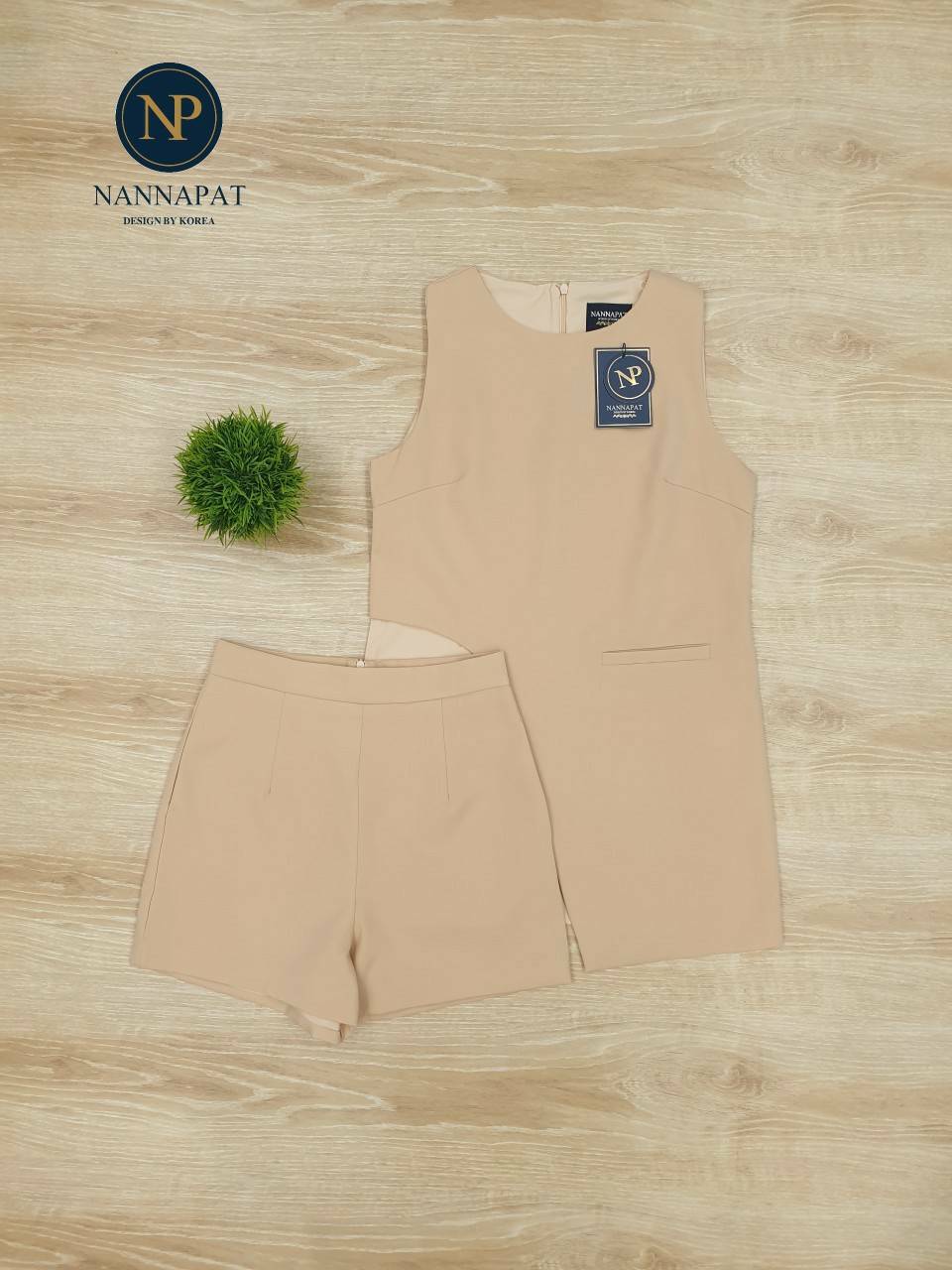 เสื้อดีไซด์สั้นข้างยาวข้างกางเกงมีกระเป๋าข้าง
