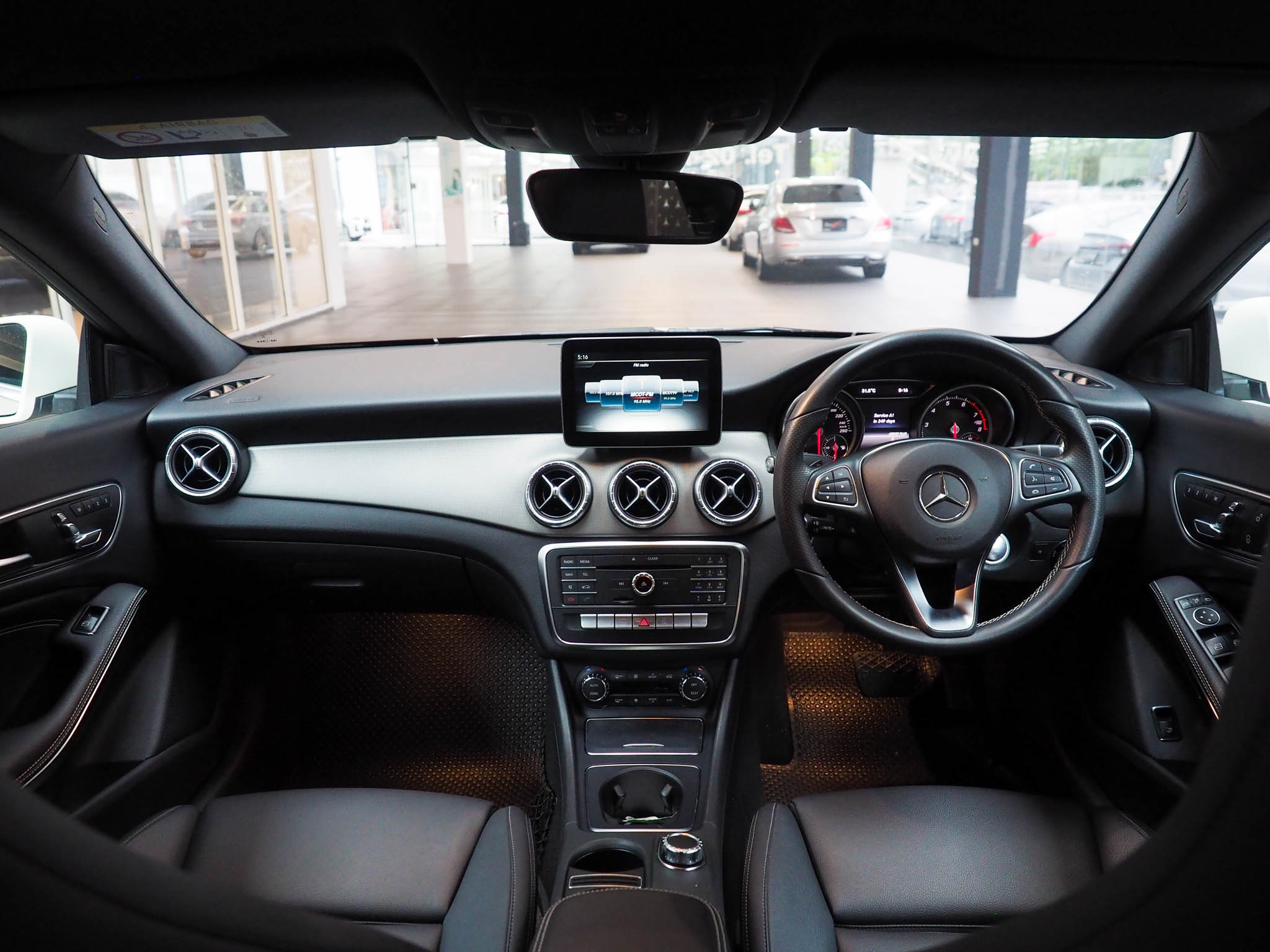 จองแล้ว CLA200 Urban W117