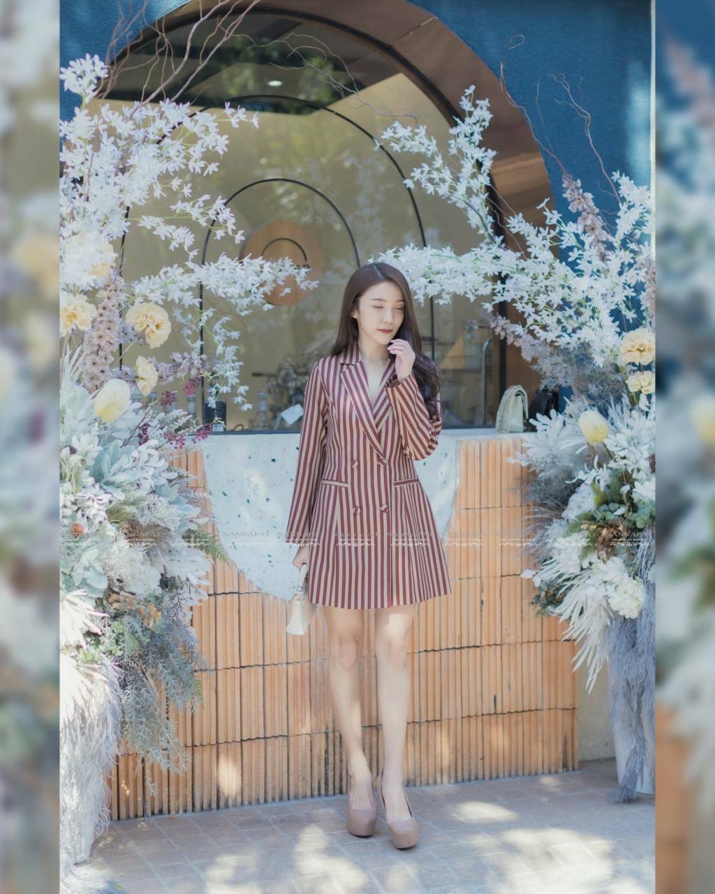 เดรสสูทลายทางสีแดงเข้ม