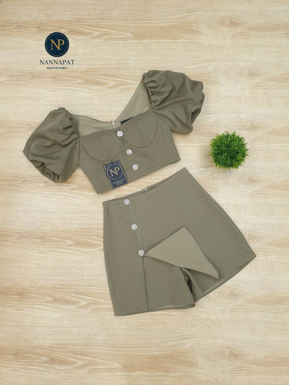 เสื้อคร็อปซิปหลังแขนตุ๊กตาสีเขียว