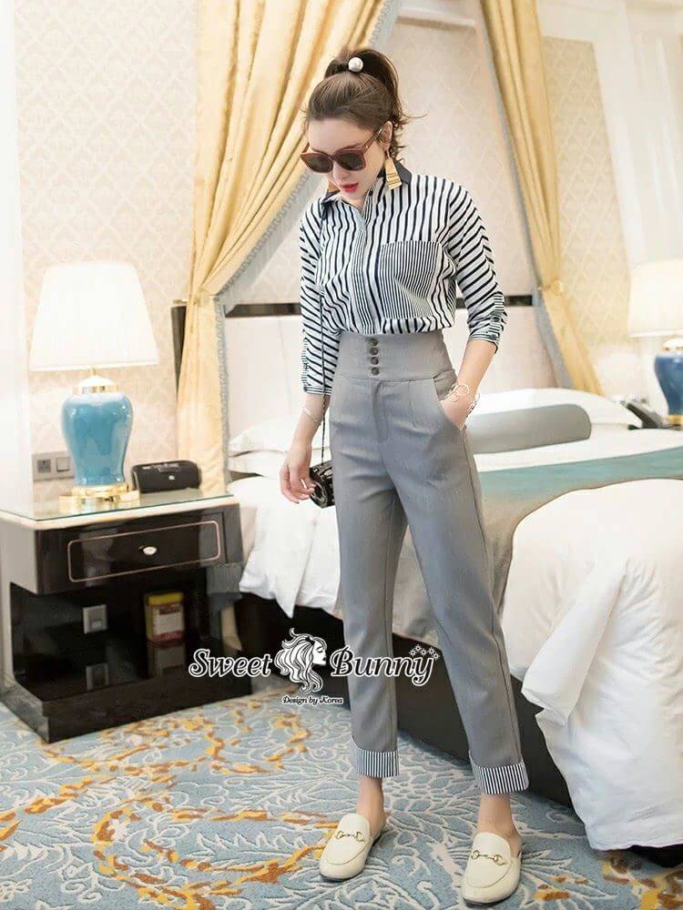 เสื้อเชิ้ตลายริ้วขาว-กรม ปกเป็นผ้าสีกรมเข้ม